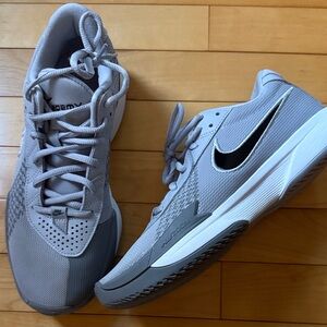 Nike Men's Light Gray Athletic Shoes